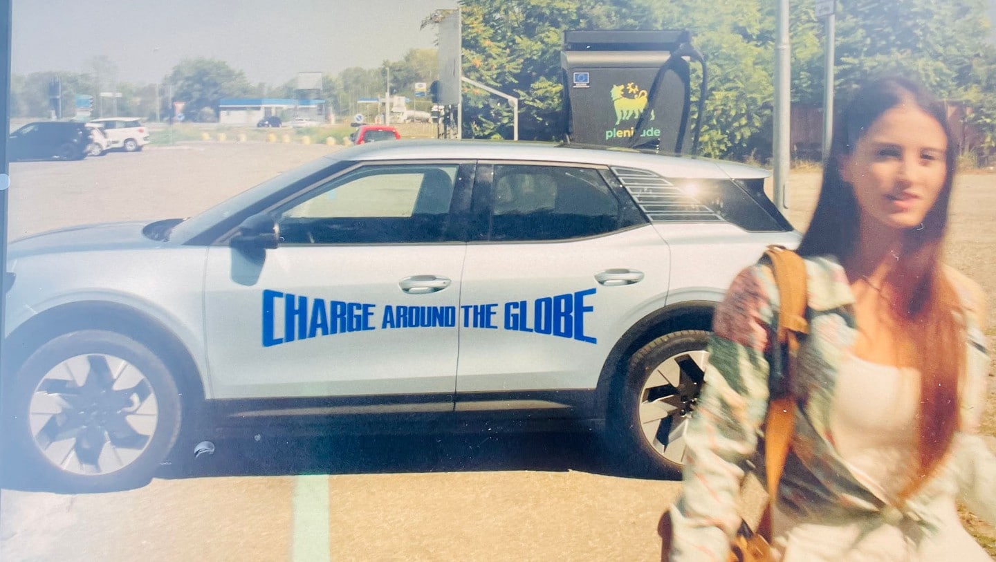 Charge Around The Globe helelektrisk Ford Explorer parkert