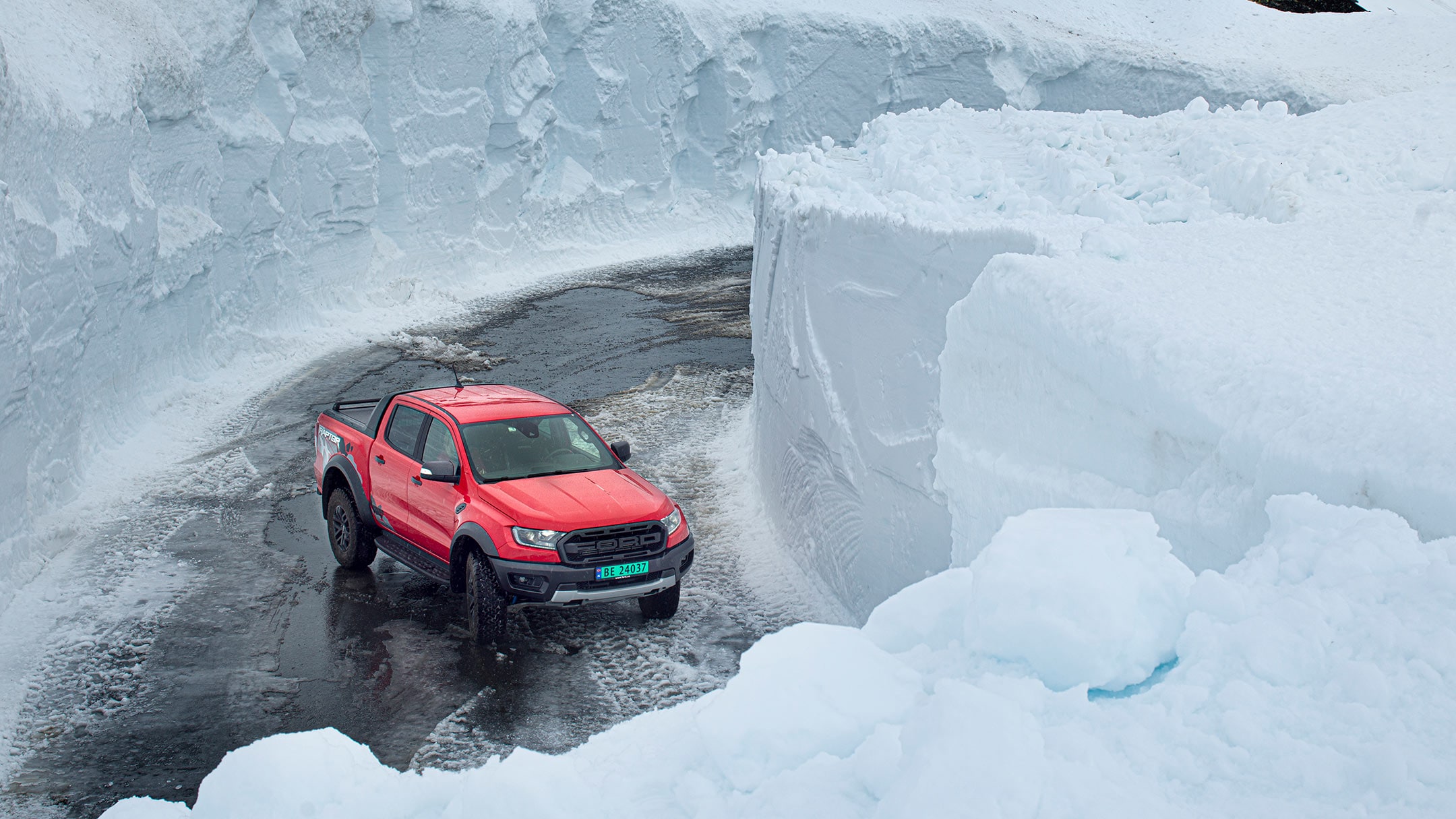 Ford Ranger Raptor driving in snow