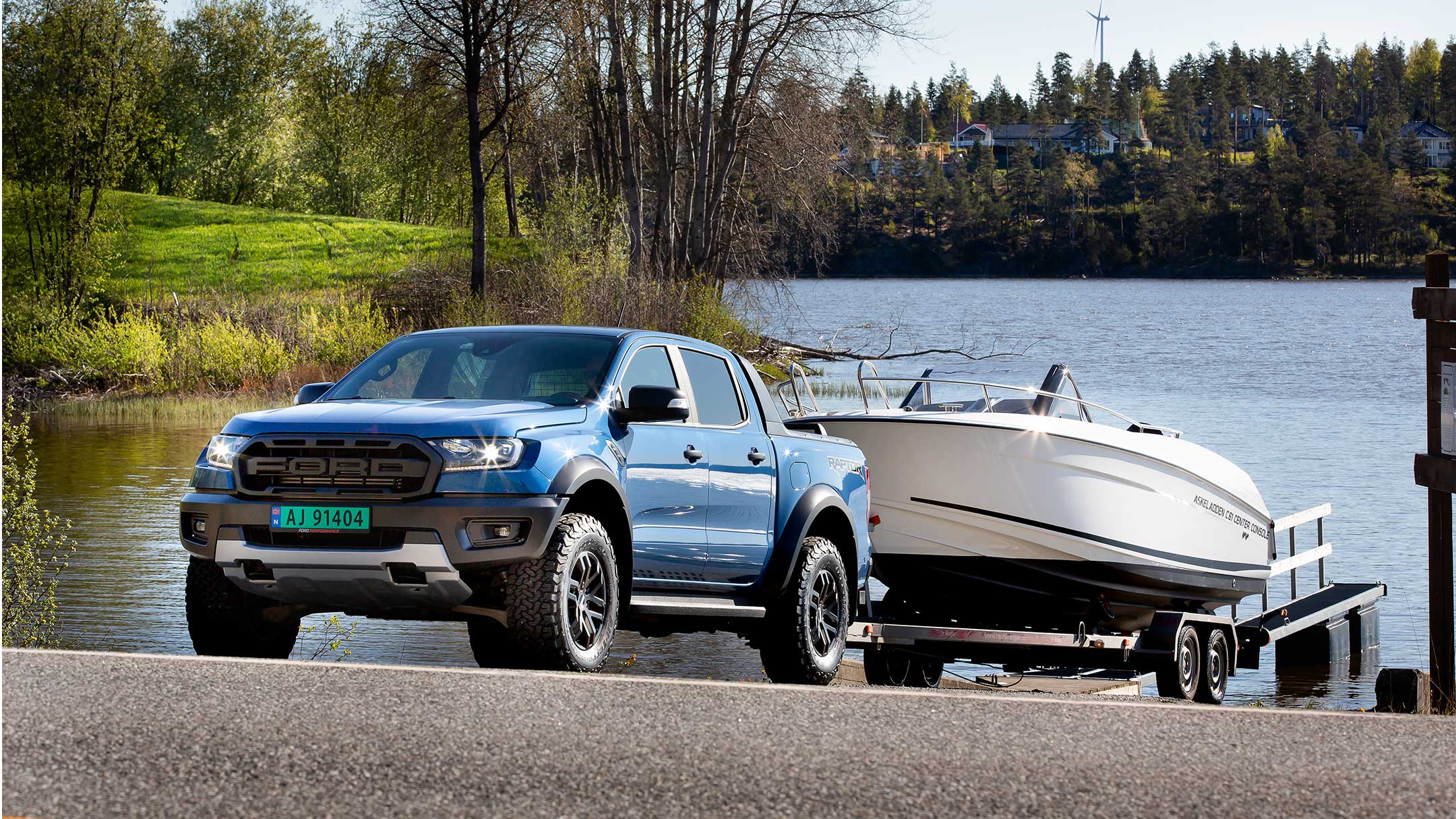 Ford Ranger Raptor towing a boat