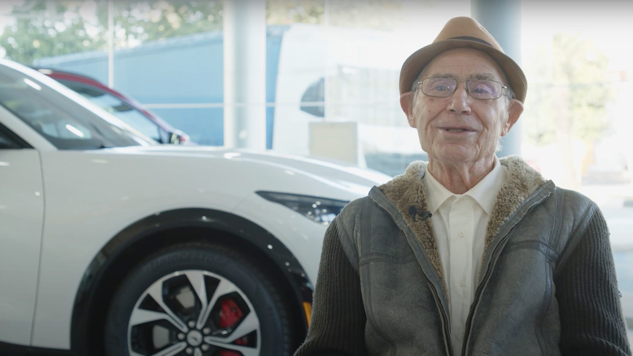 Pedro (87) er nybakt Mustang Mach-E eier: Dette er fremtidens bil!