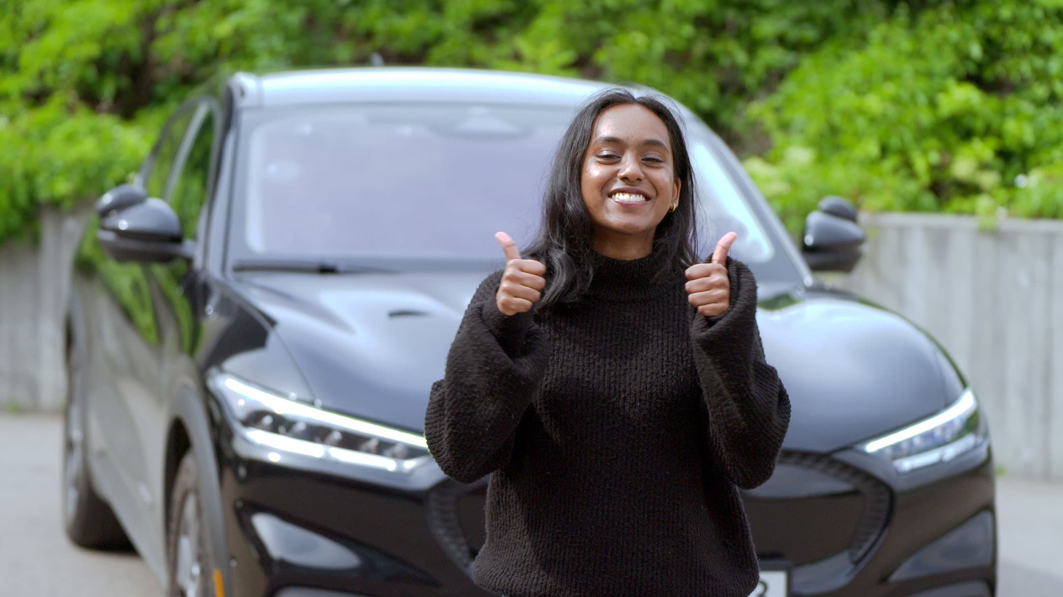 Lady doing thumbs up