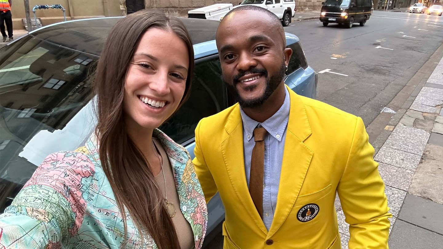 Verifiseringssjekk i Johannesburg fra en offisiell RecordSetter Yellow Jacket representant