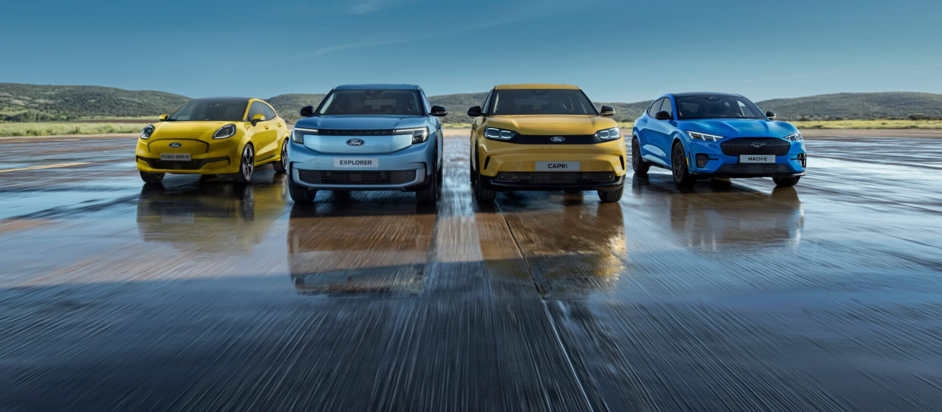 Fords elektriske biler på rekke, med Ford Puma, Ford Explorer, Ford Capri og Ford Mustang Mach-E.