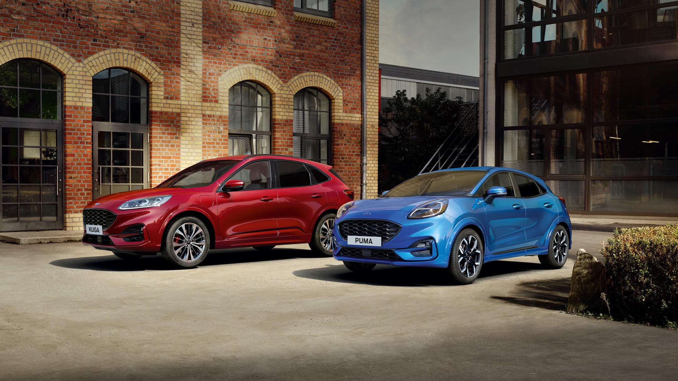 Ford Puma and Ford Kuga parked in front of the building