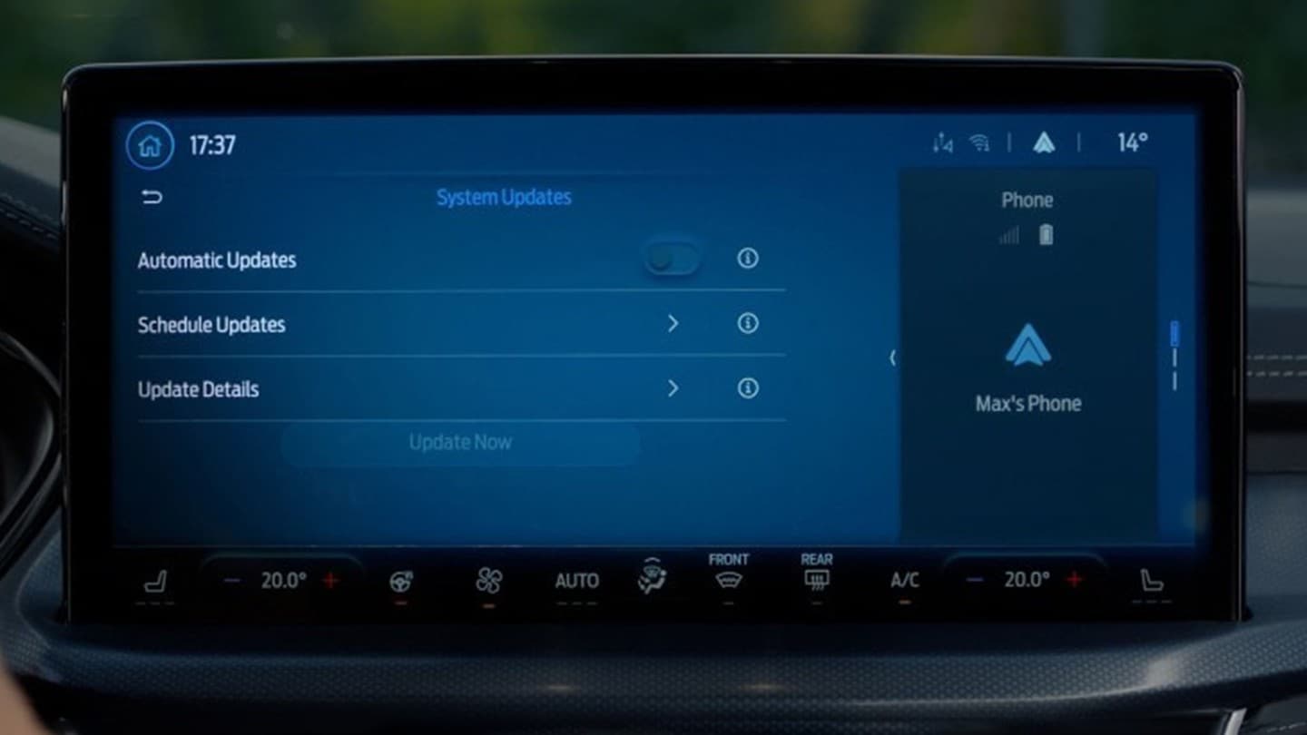 SYNC 4 viser en automatisk oppdatering på skjermen
