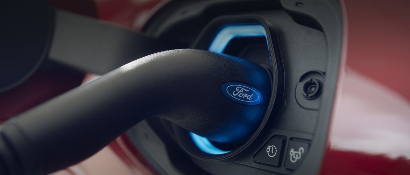Nærbilde av Ford Kuga-ladeport Ford Kuga charging port close up