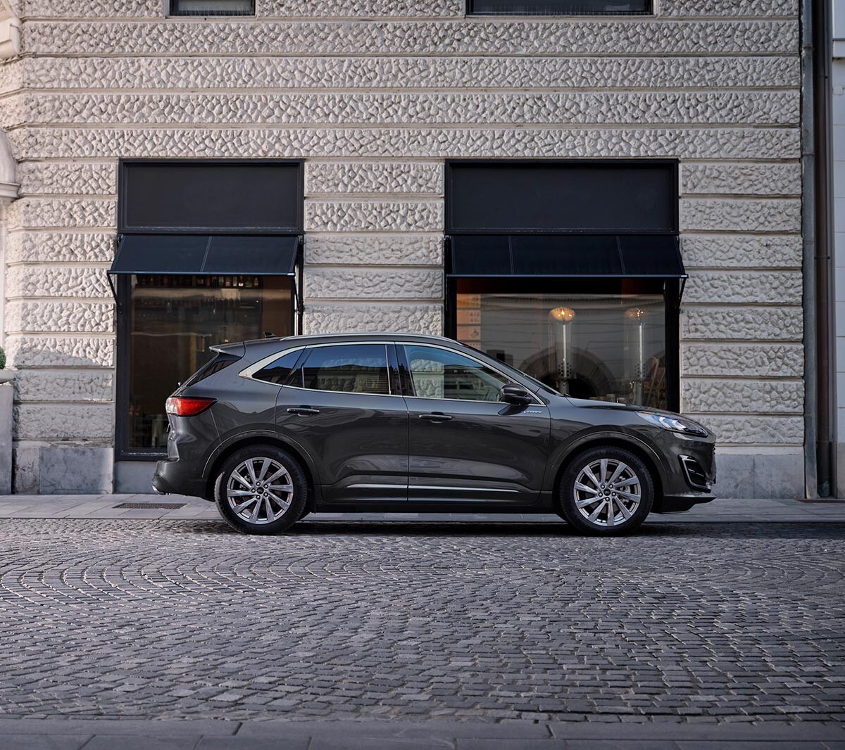 Nye Ford Kuga Vignale parkert
