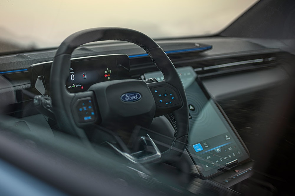Nærbilde av det oppvarmede rattet i Ford Explorer