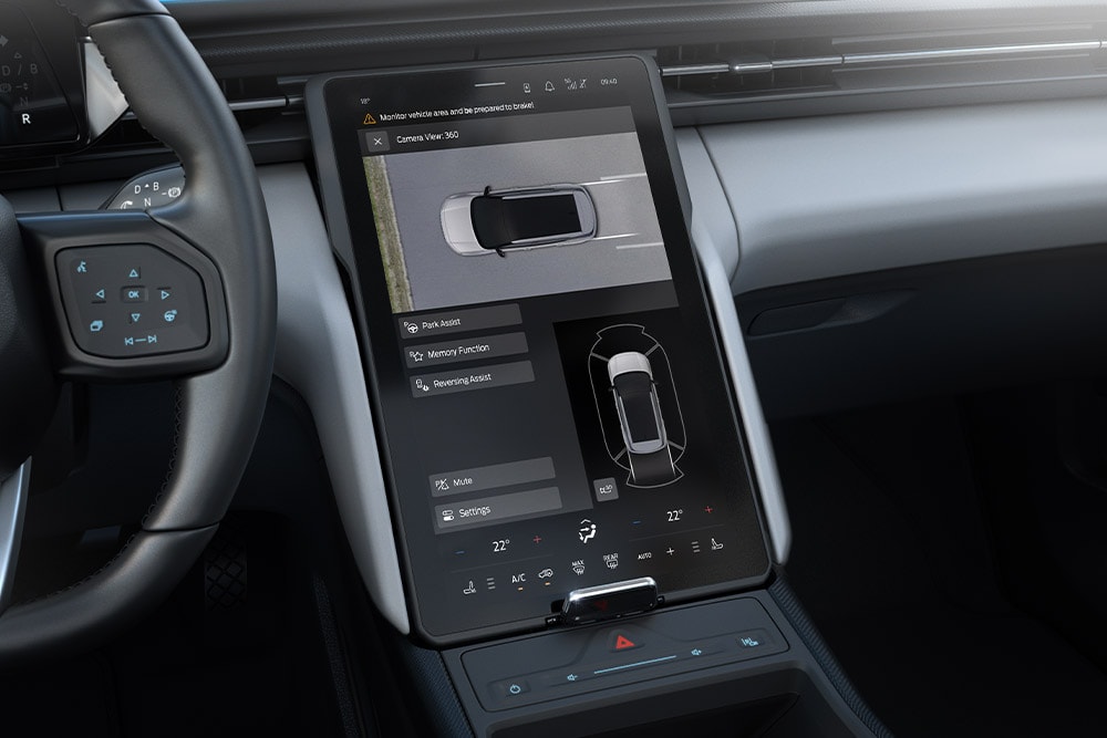 Nærbilde av dashbordet på en Ford Explorer® som viser de tekniske egenskapene. 