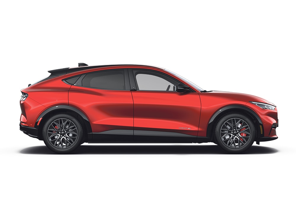 Rød Ford Mustang Mach-E, en del av sortimentet av Ford-performancebiler.