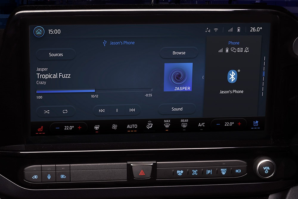 Infotainmentskjerm i en elektrisk Ford E-Transit Custom-varebil.