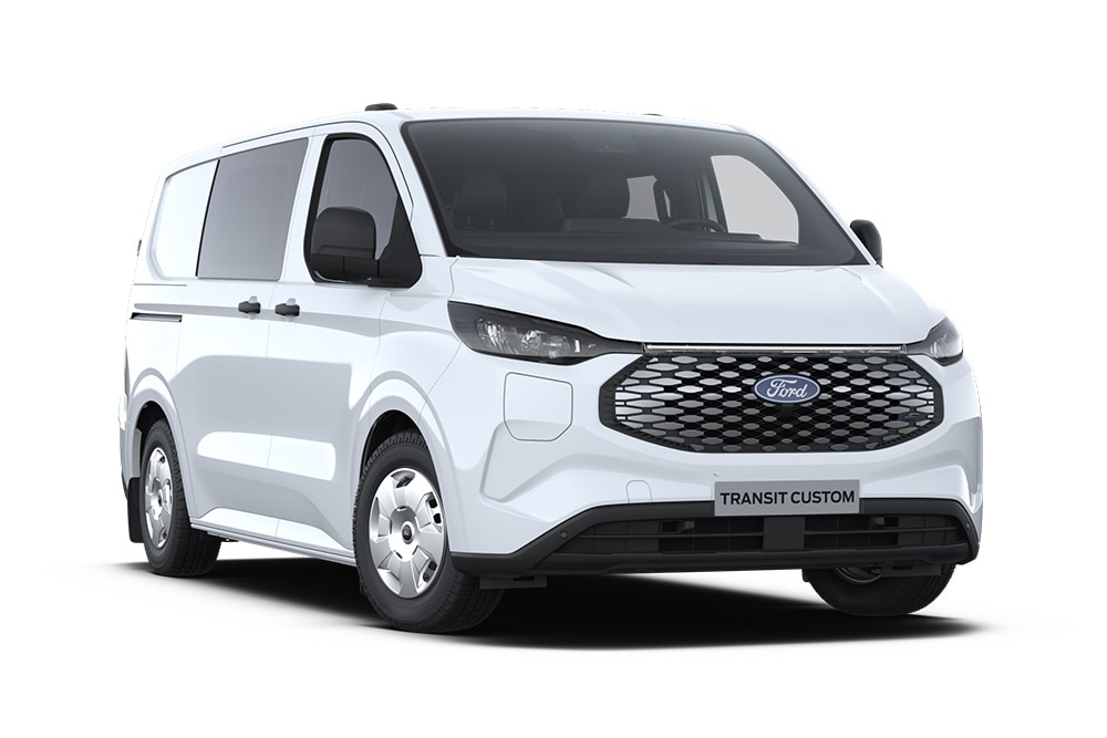 Hvit elektrisk Ford E-Transit Custom Dobbelkabin varebil, vist skrått forfra.
