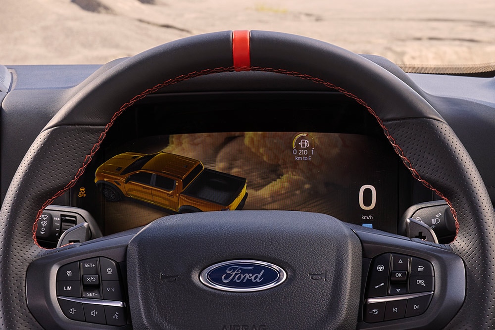  Ford Ranger Raptorratt med øvre midtmarkør og digitalt display i instrumentpanelet.