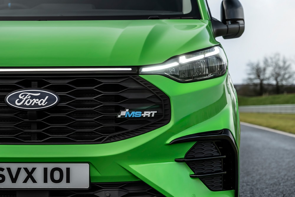 Grønn Ford Transit Custom MS-RT-varebil.