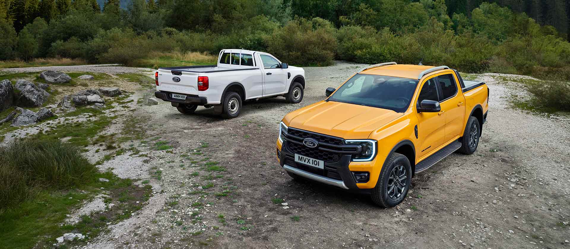 «Europas bestselgende pickup»-reklame med to Ford Rangers på en bane.