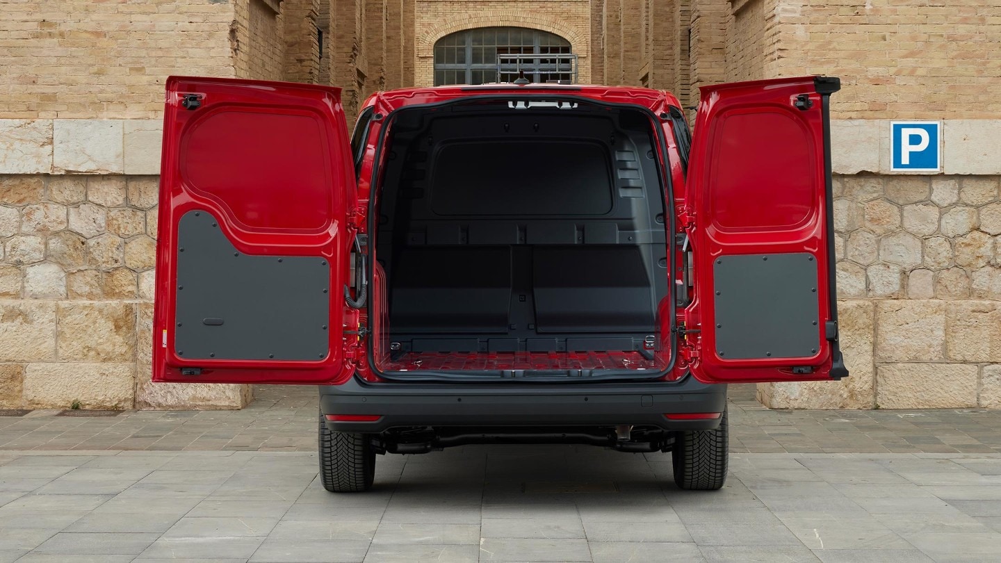Åpne dører viser skilleveggen i helt nye Ford Transit Connect i Maple Red.