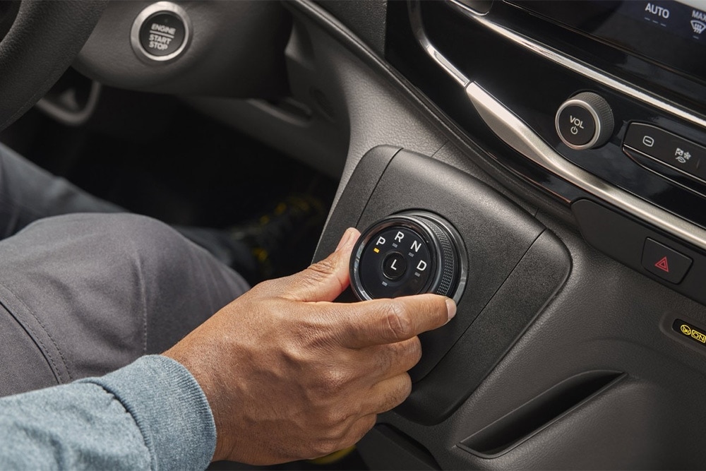 Håndbevegelig girvelgerhjul i midtkonsollen på Ford Transit varebilen. 
