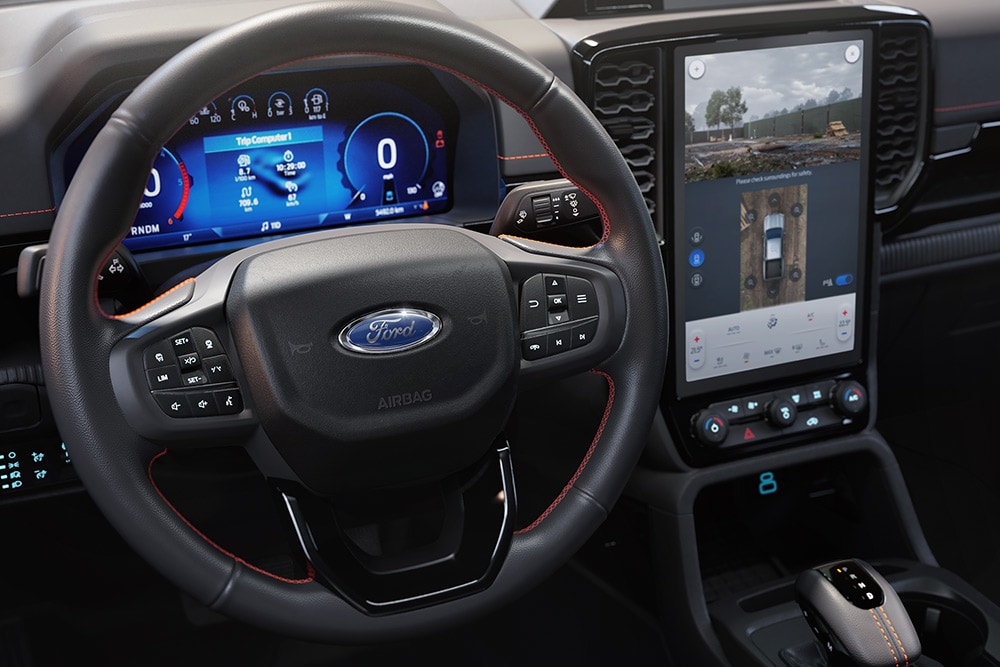 Ford Rangers ratt, digitale kombiinstrumenter og infotainmentskjerm.
