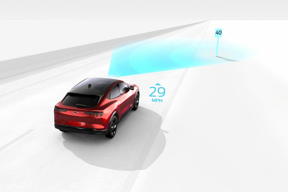 Grafikk som illustrerer trafikkskiltgjenkjenningssystemet i et Ford-kjøretøy.