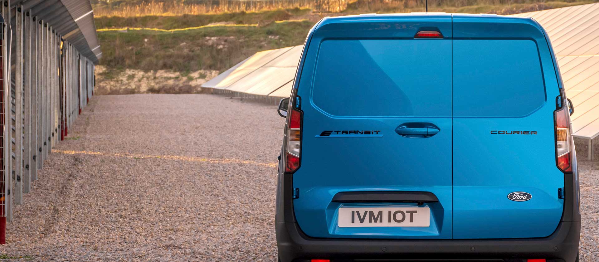 Ford E-Transit Courier Bakfra, Blå