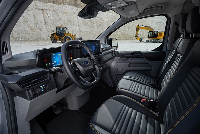 Interiøret i en elektrisk Ford E-Transit Custom varebil.