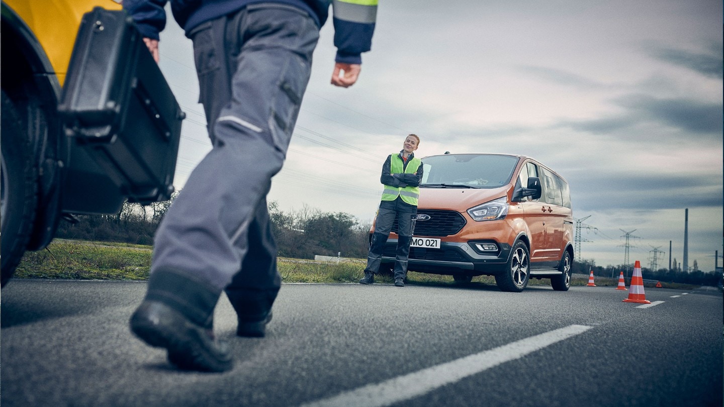 Ford Assist helping a customer with roadside assistance