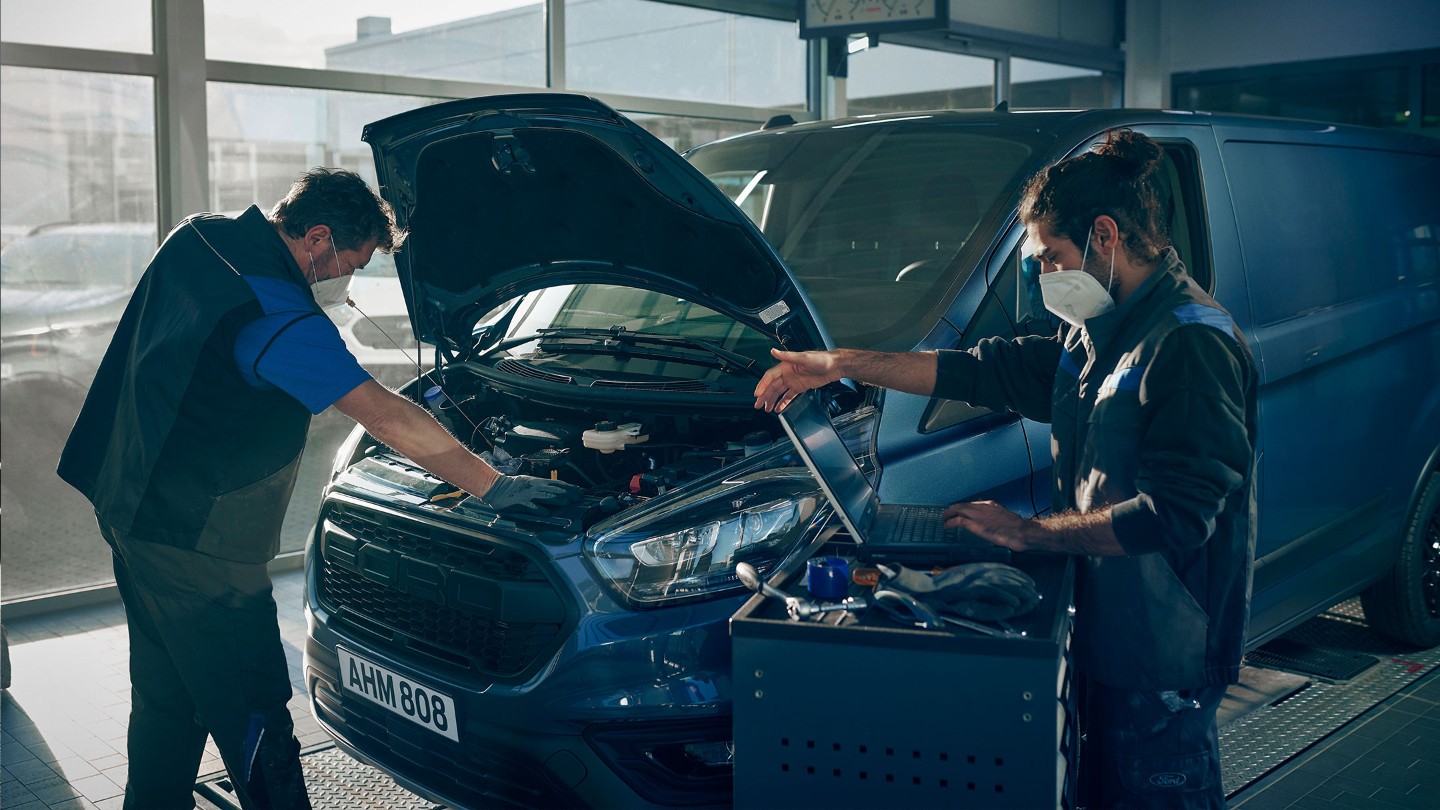 Ford mechanics doing an express service