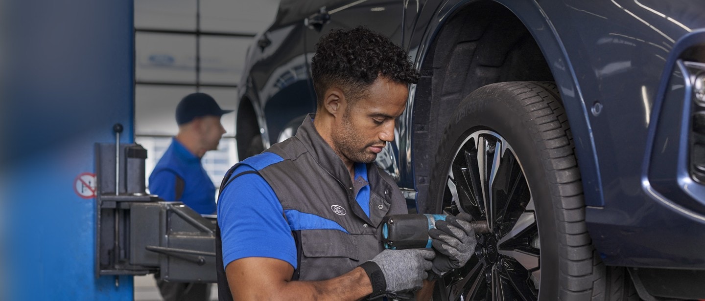 Ford service engineers, tightening wheel bolts